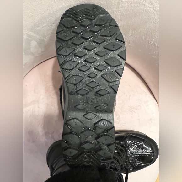 UGG Australia Black Patent Short Adirondack - Picture 5 of 5